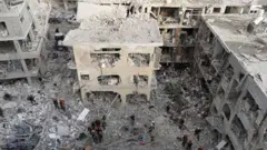 Edifícios destruídos após ataque iraniano a Israel