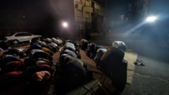 Sirna zikrii irratti namoota salaataa jiran, manenberg, Keep Taawon, Afriikaa Kibbaa