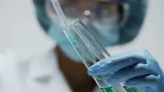 كيف تتجنب الدول عدوى الكورونا خلال إجلاء مواطنيها؟