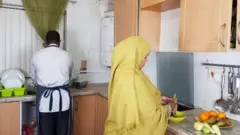 Way jiraan rag badan oo xaasaskooda ka caawiya howsha jikada. Axmed Joohari iyo Hibo, oo deggan UK ayaa ka mid ah.