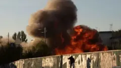 ड्रोन हल्ल्यात कीव्हमधील इमारतीचं नुकसान झालं आहे.