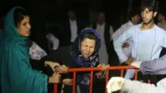হাসপাতালের বাইরে স্বজনদের কান্না
