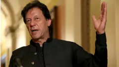 عمران خان.