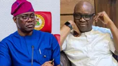 Gomina Seyi Makinde ipinlẹ Oyo wọ aṣọ buluu ati fila, Ayo Fayose gomina ipinlẹ Ekiti tẹlẹ wọ buba funfun