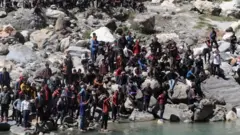 धार्चुलामा अड्किएका नेपाली