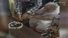 बुजुर्ग महिला