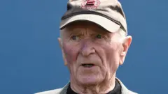 Harry Gregg, l'ancien gardien de but de Manchester United et de l'Irlande du Nord.