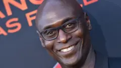 Lance Reddick asiste al estreno en Los Ángeles de "Angel Has Fallen" el 20 de agosto de 2019 en Westwood, California.