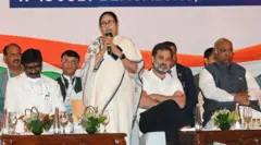 ফাইল চিত্র -ইন্ডিয়া জোটের শরিকদের সঙ্গে মমতা ব্যানার্জী। 