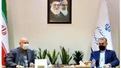 مسعود میرکاظمی رئیس سازمان برنامه و بودجه ایران (سمت چپ) در دیدار با حسین امیرعبداللهیان وزیر خارجه گفته در بودجه سال آینده رشد اقتصادی ۸ درصدی پیش بینی شده است