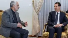 بشار اسد رئیس جمهور سوریه و قاسم سلیمانی فرمانده وقت نیروی قدس سپاه پاسداران انقلاب اسلامی. ایران و سوریه روابط بسیار نزدیکی با هم دارند