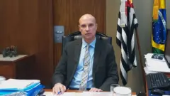 Fausto De Sanctis em seu gabinete em São Paulo