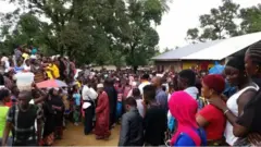 Mamia ya wat walikongamana katika shule hiyo