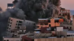 تخریب برج بزرگ مسکونی غزه