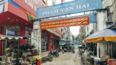 Sau khi giải thể chợ Ông Tạ được dời sang gần đó cũng trên con đường này lấy tên là chợ Phạm Văn Hai.