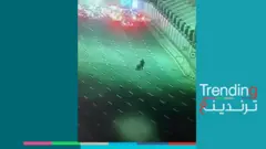 "فتى الجسر" الذي أشعل تويتر في السعودية