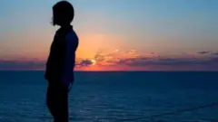 ఒంటరిగా ప్రయాణం