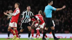 ميكيل أرتيتا يتحدث عن عدم احتساب ركلتي جزاء لفريقه في "فضيحتين تحكيميتين" أمام نيوكاسل