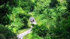 বান্দরবানের একটি পাহাড়ী সড়ক