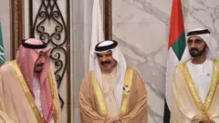 أمير قطر يغيب عن القمة الخليجية ويكلّف رئيس الوزراء ترؤُّس وفد بلاده