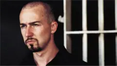 Edvard Norton u filmu Američka istorija iks