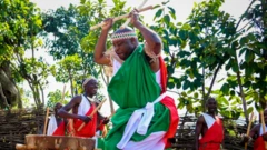 Ku wa gatatu, Perezida w'u Burundi Évariste Ndayishimiye yagaragaje impano ye ihishe yo kuvuza ingoma - yambaye umwitero wabugenewe wo kuvuza ingoma z'u Burundi.