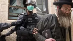 Policija privodi ortodoksne jevreje