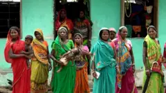 बाढीपीडित महिला