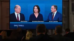 Sosyal Demokratların adayı Olaf Scholz, Yeşiller Partisi'nin adayı Annalena Baerbock ve Muhafazakarların adayı Armin Laschet yanyana...