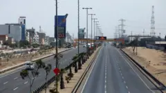 Carretera en Lima vacía.