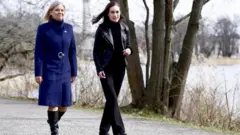 瑞典首相安德松（左）和芬蘭總理馬林（右）