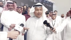 الفنان محمد عبده يتحدث للصحفيين