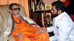 एकनाथ शिंदे आणि बाळासाहेब ठाकरे