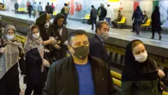 کرونا در ایران؛ انتقاد از 'عجله' روحانی در بازگشایی تدریجی کسب و کارها