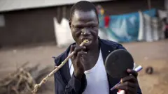 Pesin dey use stick wash teeth