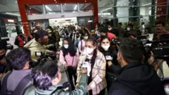 ইউক্রেন থেকে ফিরতে পারা ভারতীয় ছাত্রছাত্রীদের কয়েকজন। সোমবার, দিল্লিতে