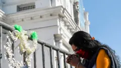 නඩු නොපවරන්නේ තුනෙන් දෙකේ බලය රැක ගන්නද?'