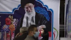 ثبت نام از داوطلبان نامزدی در انتخابات ریاست جمهوری در ساختمان وزارت کشور ایران انجام می شود