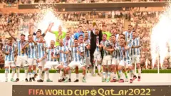ميسي ورفاقه يحملون كأس العالم في قطر 2022