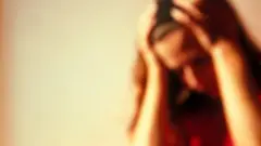 امرأة تبكي