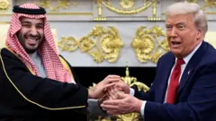 Trump ve Selman el sıkışırken