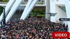 ஸ்பெயின் வெள்ளம்: பாதிப்பை சரிசெய்ய ஆயிரக்கணக்கில் குவிந்த தன்னார்வலர்கள்