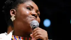 Francia Marquez na murmushi a wani gangamin yakin neman zabe