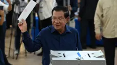 টানা ৩৮ বছর ধরে ক্যাম্বোডিয়ার প্রধানমন্ত্রী হিসেবে ক্ষমতাসীন হুন সেন 