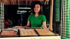 မိမိတည်ရှိရာဘောင်ထဲကနေ ထွက်ကြည့်ဖို့ တိုက်တွန်းထား