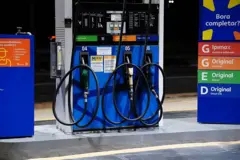 Uma bomba de combustível em um posto de gasolina em São Paulo, Brasil, em 11 de abril de 2026.