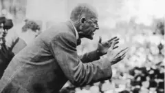 Eugene Debs en un mitín político