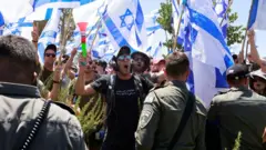 Manifestantes protestam contra nova leibet60Jerusalém 