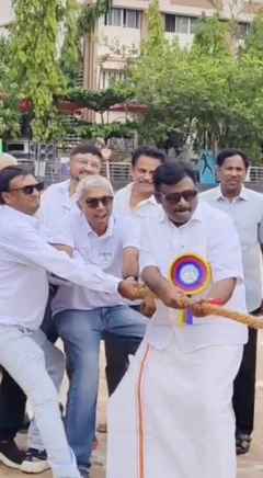கயிறு இழுக்கும் போட்டி - கீழே விழுந்த அமைச்சர் லோகேஷ்