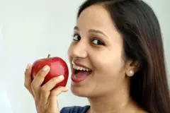 રોજ એક સફરજન ખાવાથી હૃદયરોગ, ડાયાબિટીસ, કૅન્સર, અસ્થમા,અને સ્થૂળતા જેવી બીમારી ઘટે છે, સંશોધન શું કહે છે?